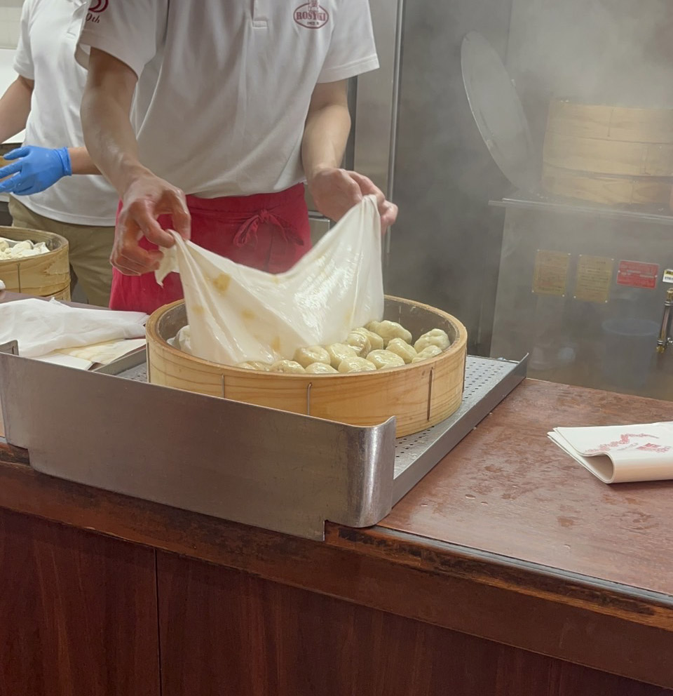南京町の有名豚饅頭が出来上がる様子